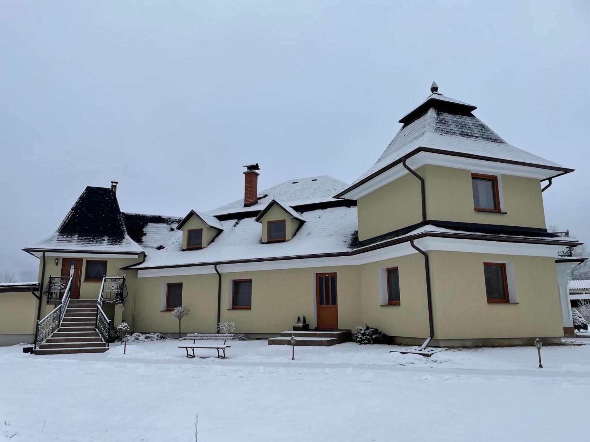 Penzion U Dvoch Levov Oravsky Podzamok Esterno foto